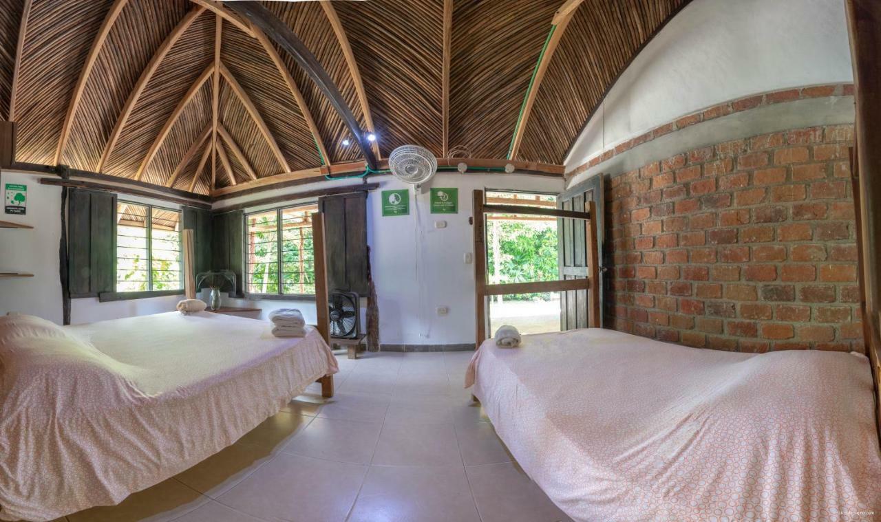 Hostal La Media Luna ปาโลมิโน ภายนอก รูปภาพ