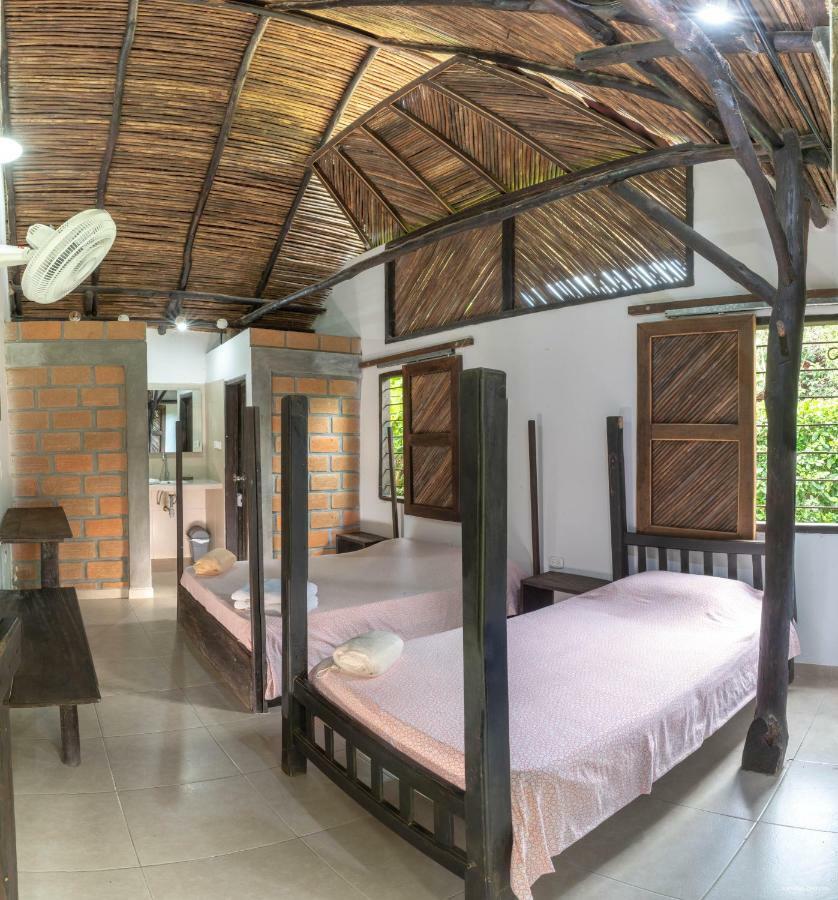 Hostal La Media Luna ปาโลมิโน ภายนอก รูปภาพ