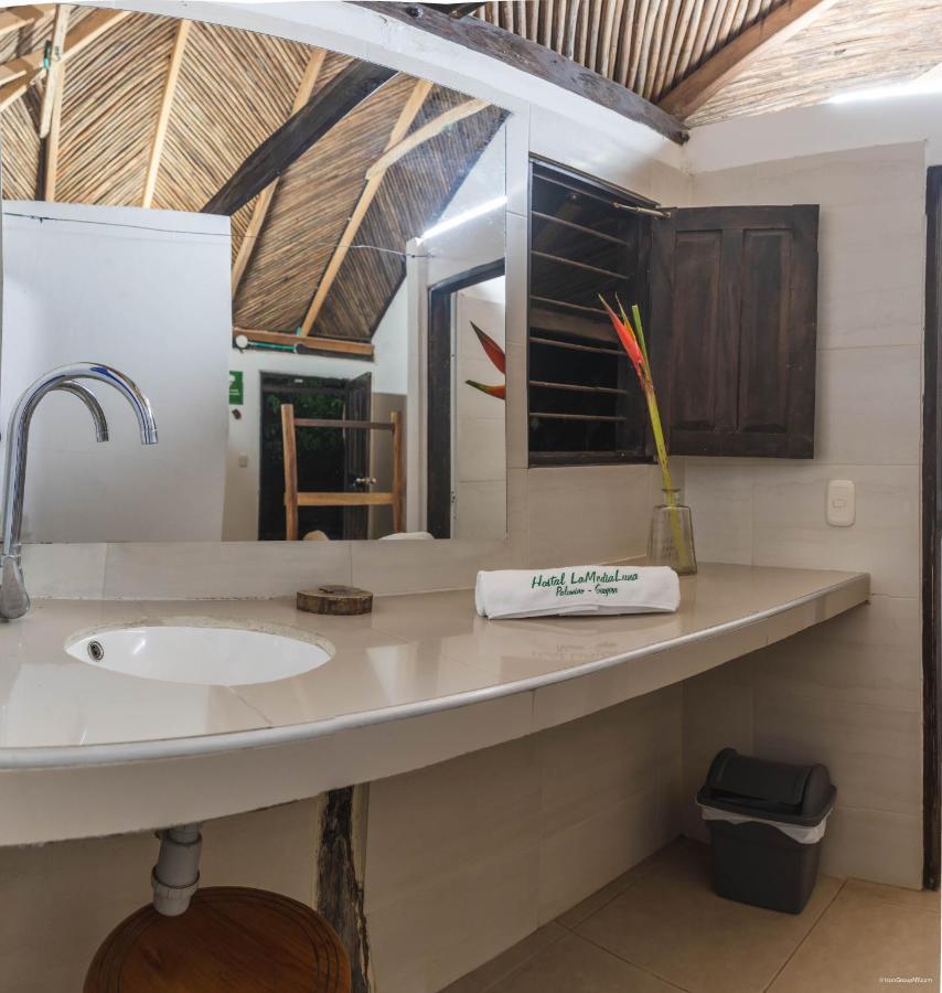 Hostal La Media Luna ปาโลมิโน ภายนอก รูปภาพ